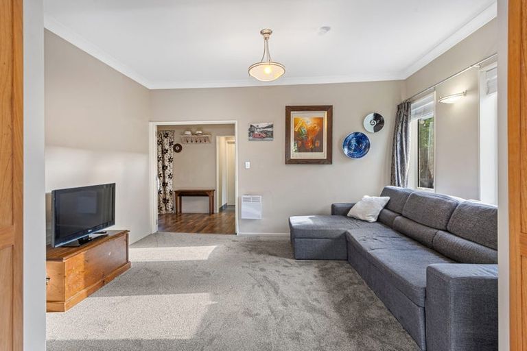 Photo of property in 137 Centaurus Road, Saint Martins, Christchurch, 8022