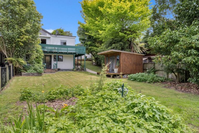 Photo of property in 100b Grand Vue Road, Kawaha Point, Rotorua, 3010