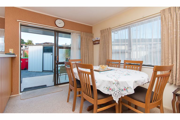 Photo of property in 8a Civic Place, Waiuku, 2123