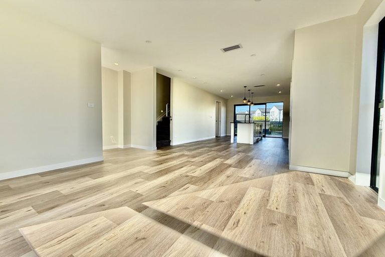 Photo of property in 136 Vintry Drive, Kumeu, 0810