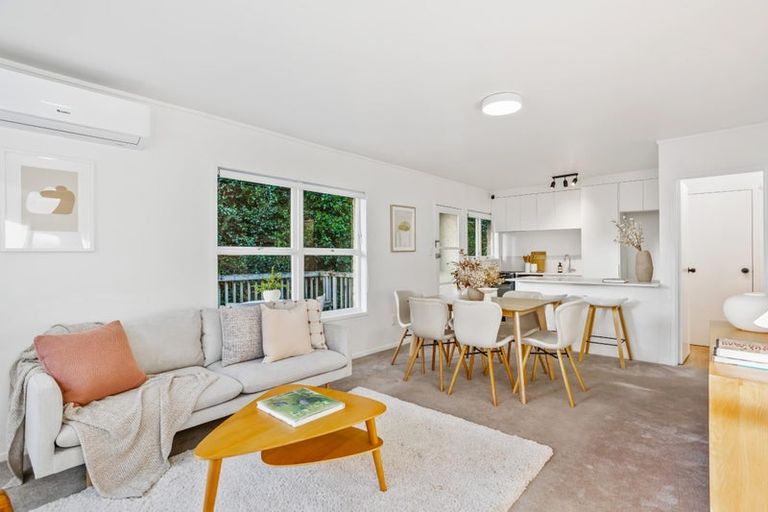 Photo of property in 28b Kathleen Street, Totara Vale, Auckland, 0627