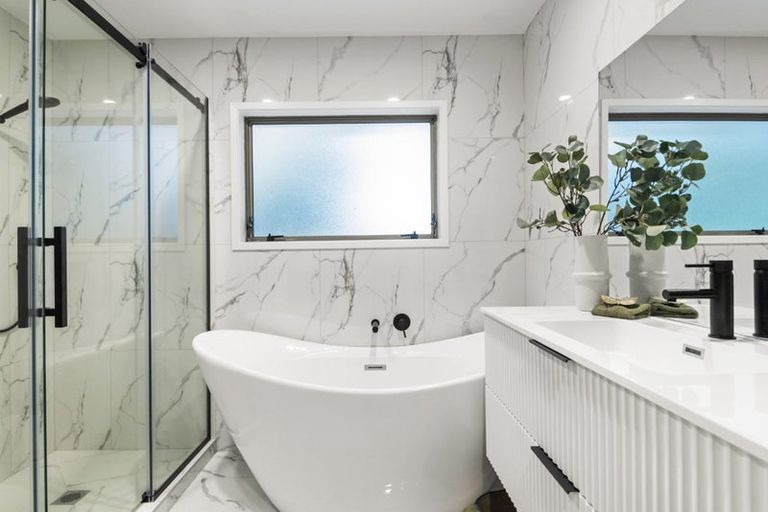 Photo of property in 2/48 Park Hill Road, Birkenhead, Auckland, 0626