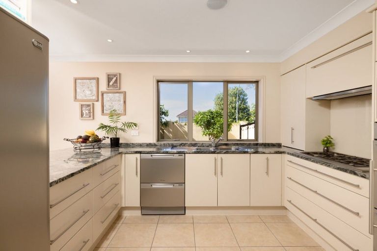 Photo of property in 19 Edgecumbe Road, Tauranga, 3110