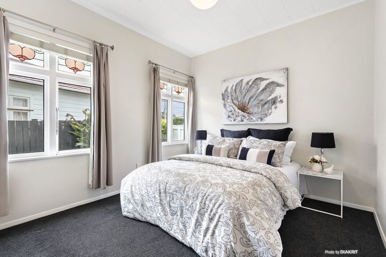 Photo of property in 2 Resolution Street, Lyall Bay, Wellington, 6022