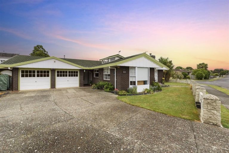 Photo of property in 48 Highbury Drive, Levin, 5510