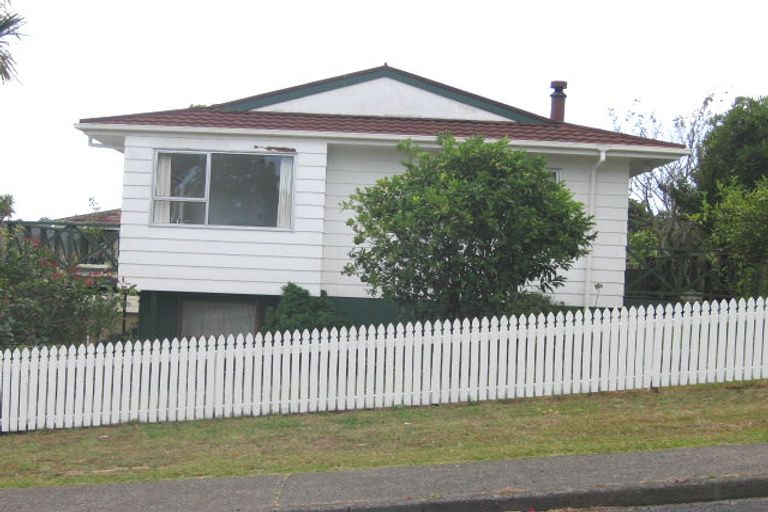Photo of property in 1/11 Morriggia Place, Bayview, Auckland, 0629