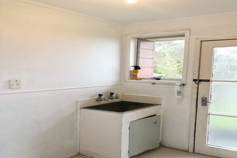 Photo of property in 26 Waimumu Road, Massey, Auckland, 0614