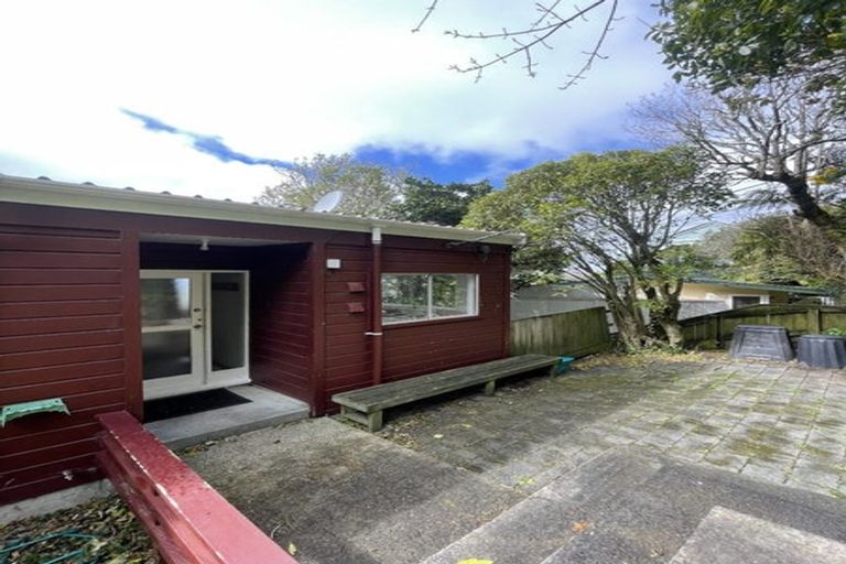 Photo of property in 13-13a Espin Crescent, Karori, Wellington, 6012