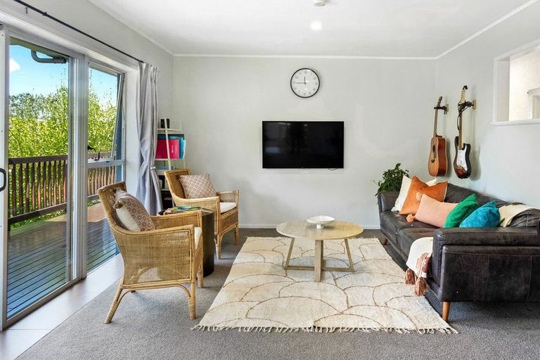 Photo of property in 22 John Road, Stanmore Bay, Whangaparaoa, 0932