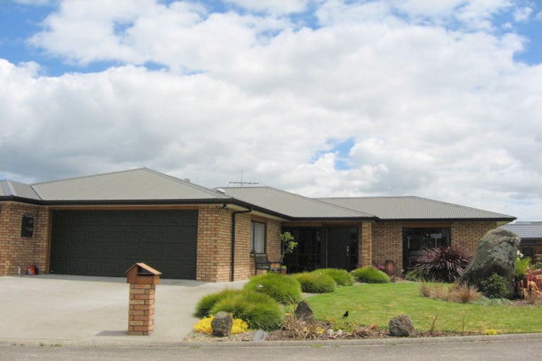 Photo of property in 7 Lieshout Way, Pukekohe, 2120