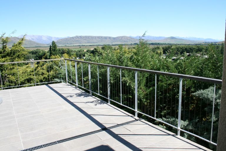 Photo of property in 22 Sutherland Road, Omarama, 9412