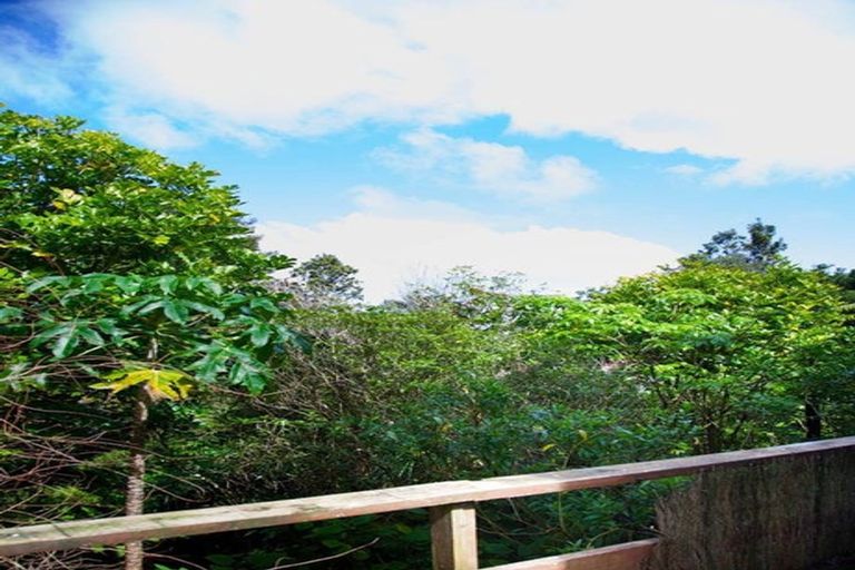 Photo of property in 23 Pluto Place, Beach Haven, Auckland, 0626