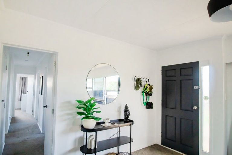 Photo of property in 32 Palliser Place, Milson, Palmerston North, 4414