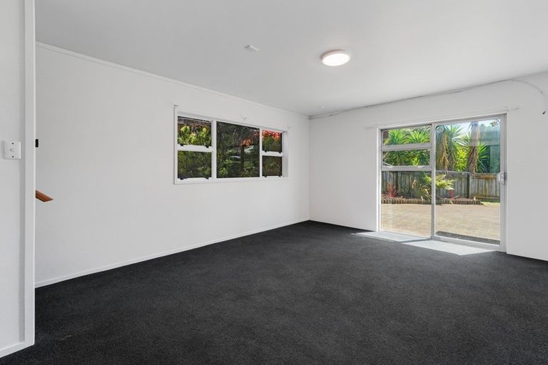 Photo of property in 5 Chilton Drive, Paraparaumu, 5032