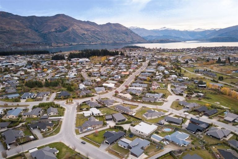 Photo of property in 122 Rob Roy Lane, Wanaka, 9305