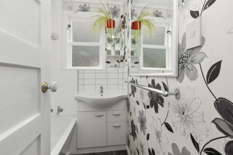 Photo of property in 20 Gibson Crescent, Naenae, Lower Hutt, 5011