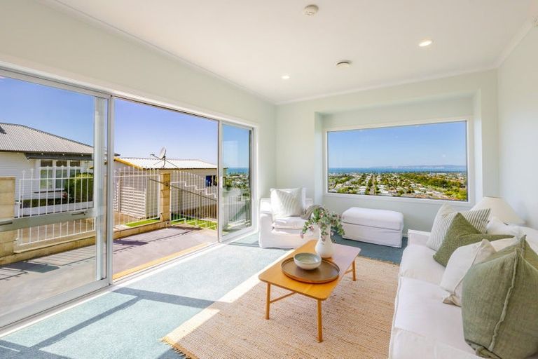 Photo of property in 15 Kavanagh Road, Hospital Hill, Napier, 4110