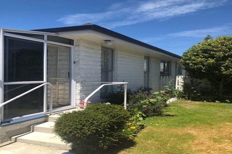 Photo of property in 1/72 Royal Park Drive, Parklands, Christchurch, 8083