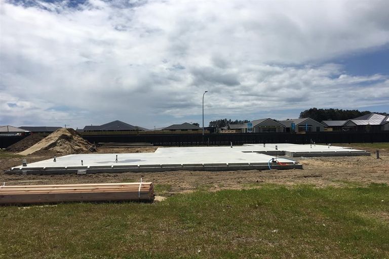 Photo of property in 77 Dunkeld Drive, Papamoa, 3118