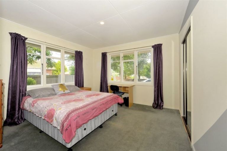 Photo of property in 14 Staveley Street, Avonhead, Christchurch, 8042