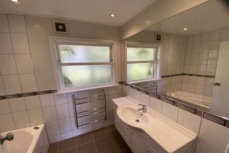 Photo of property in 37 Huntleigh Park Way, Ngaio, Wellington, 6035