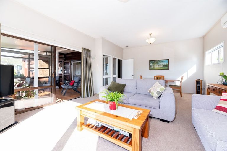 Photo of property in 1/30 Quebec Road, Milford, Auckland, 0620