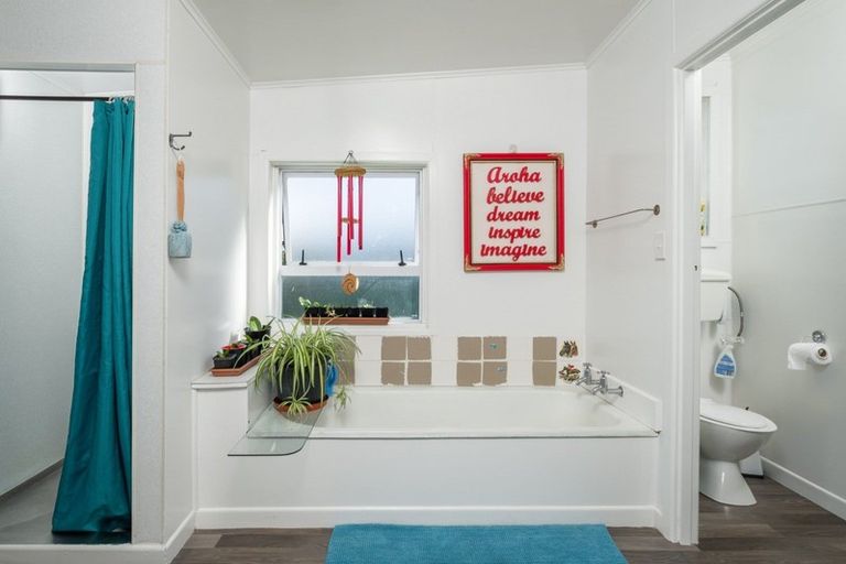 Photo of property in 28 Ormond Road, Whataupoko, Gisborne, 4010