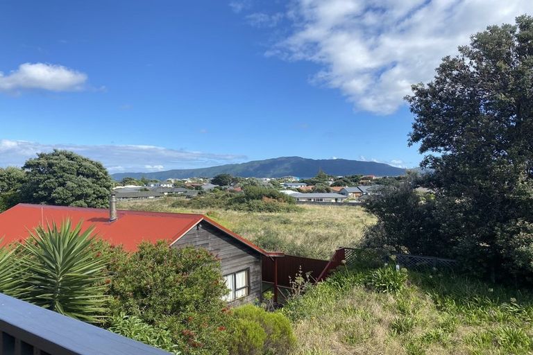 Photo of property in 69 Queens Road, Waikanae Beach, Waikanae, 5036
