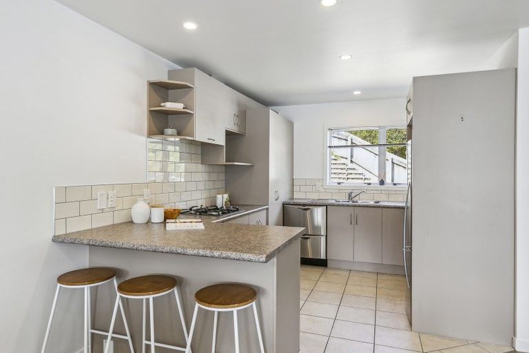 Photo of property in 4/143 Cockayne Road, Khandallah, Wellington, 6035