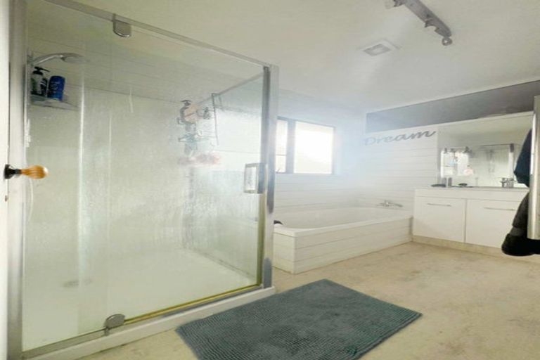 Photo of property in 1/21 Channing Crescent, Botany Downs, Auckland, 2010