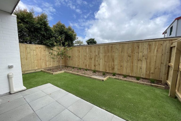 Photo of property in 12/12 Tawa Road, Te Atatu Peninsula, Auckland, 0610