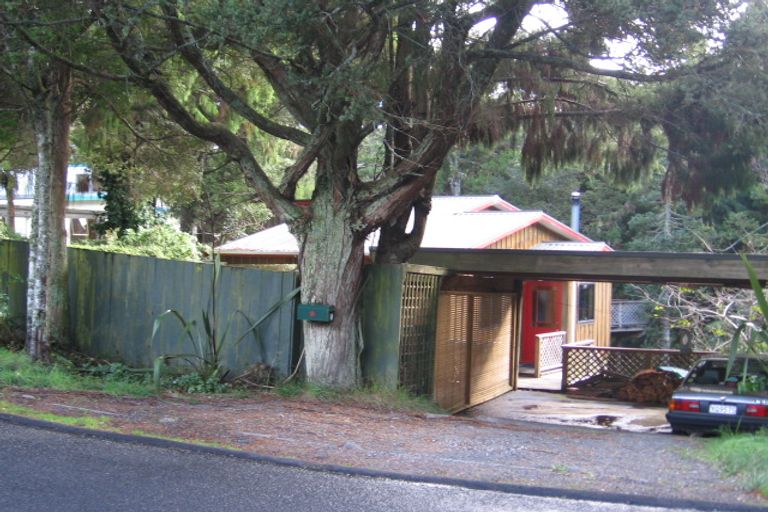 Photo of property in 5 Minnehaha Avenue, Titirangi, Auckland, 0604