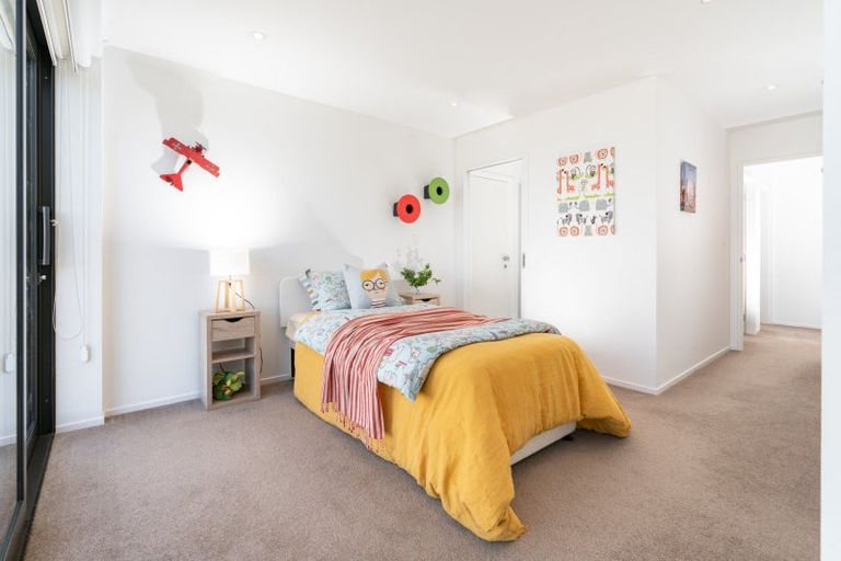 Photo of property in 26 Priscilla Crescent, Kingston, Wellington, 6021