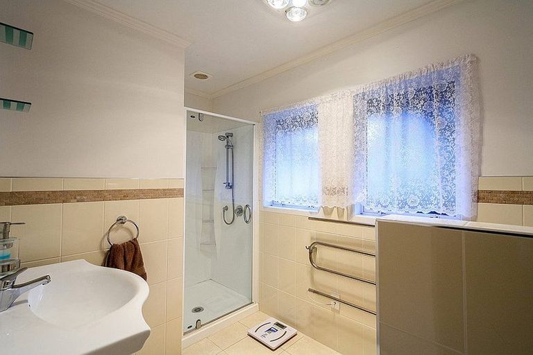 Photo of property in 50 Balmain Road, Chatswood, Auckland, 0626