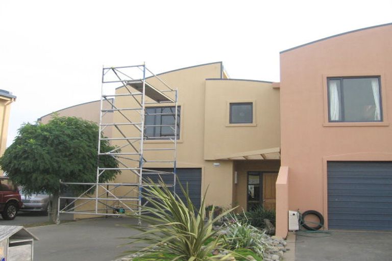 Photo of property in 24 Marina View, Paremata, Porirua, 5026