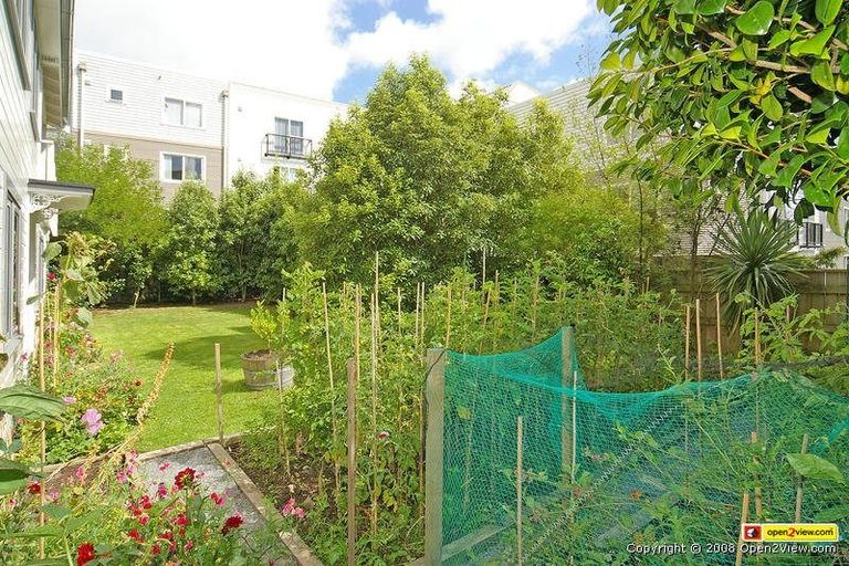 Photo of property in 365 Willis Street, Mount Cook, Wellington, 6011