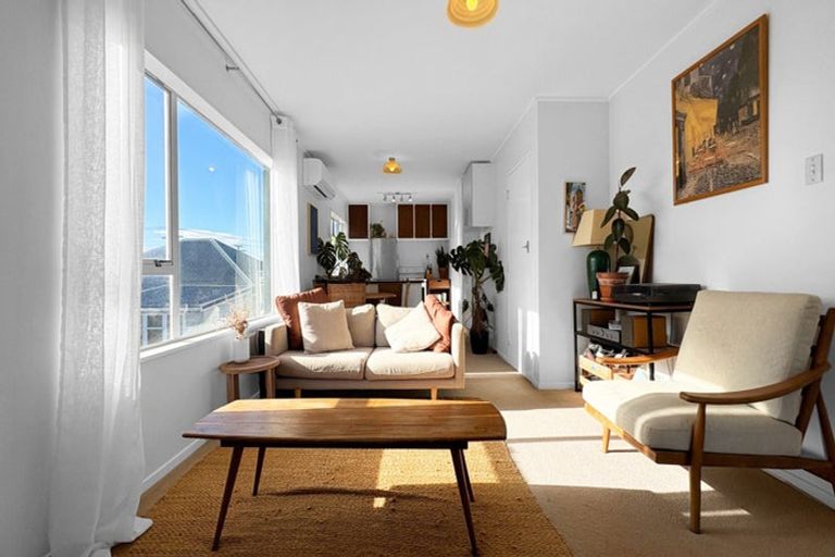 Photo of property in 4/218 Onepu Road, Lyall Bay, Wellington, 6022