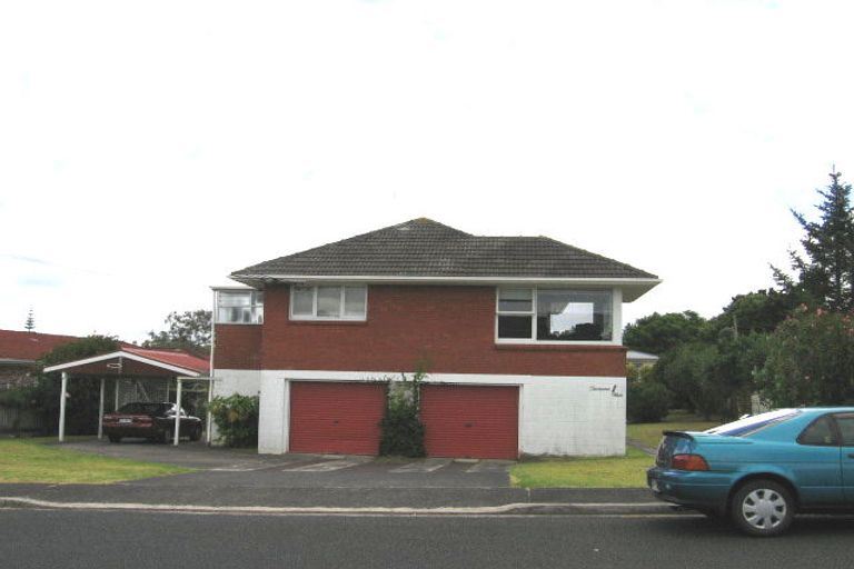 Photo of property in 1 Marsh Avenue, Forrest Hill, Auckland, 0620