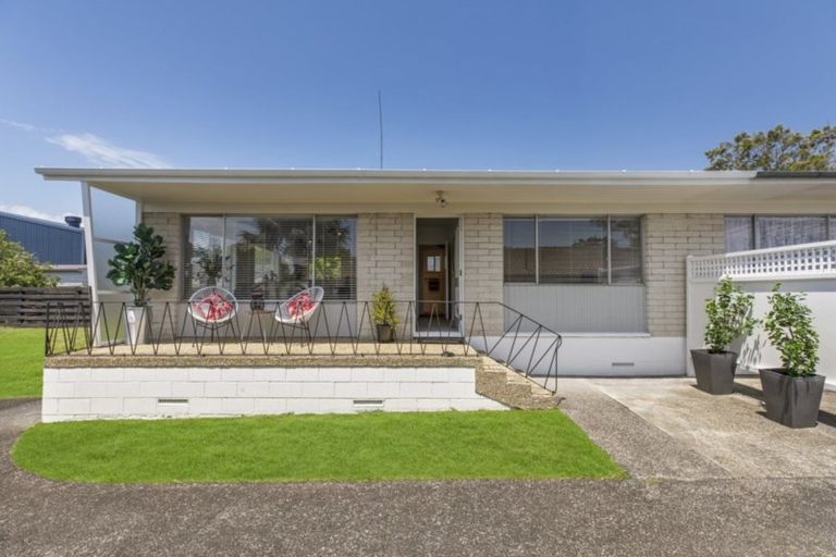 Photo of property in 2/25 Pinedale Place, Henderson, Auckland, 0610