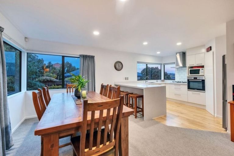 Photo of property in 2/8 Carrigans Close, Pinehill, Auckland, 0632