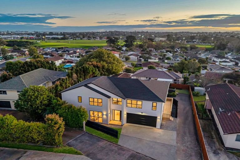 Photo of property in 48 Lewisham Street, Highland Park, Auckland, 2010