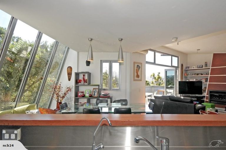 Photo of property in 126 Creswick Terrace, Northland, Wellington, 6012