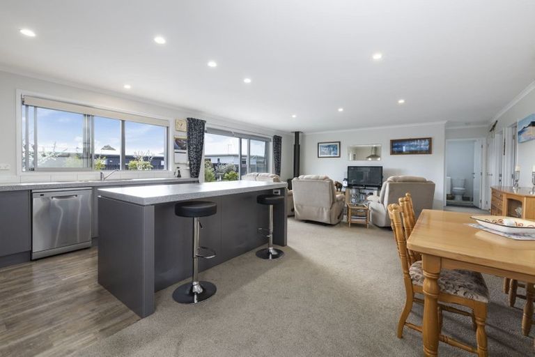Photo of property in 4 Rogers Place, Kinloch, Taupo, 3377