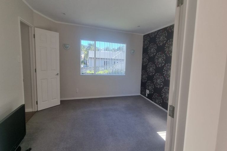 Photo of property in 11 Mako Street, West Harbour, Auckland, 0618
