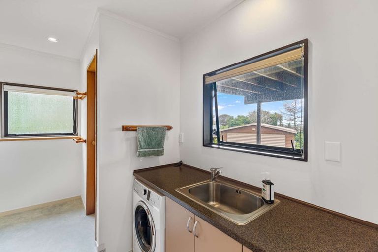 Photo of property in 50 John Dee Crescent, Red Beach, 0932