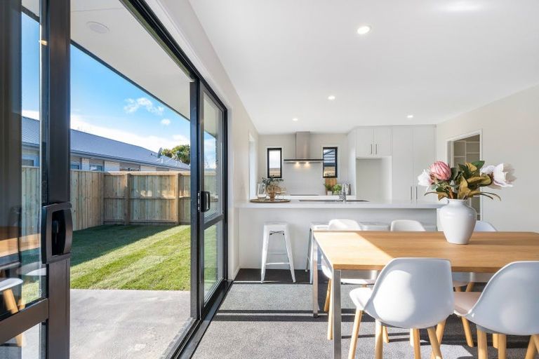 Photo of property in 2 Graeme Cooper Lane, Avonhead, Christchurch, 8042