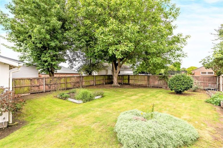 Photo of property in 72 Cutts Road, Russley, Christchurch, 8042