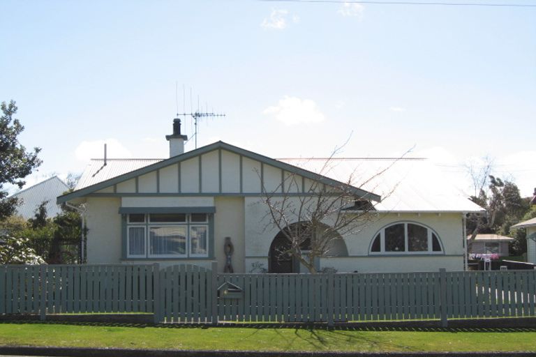 Photo of property in 16 Hunia Street, Marton, 4710