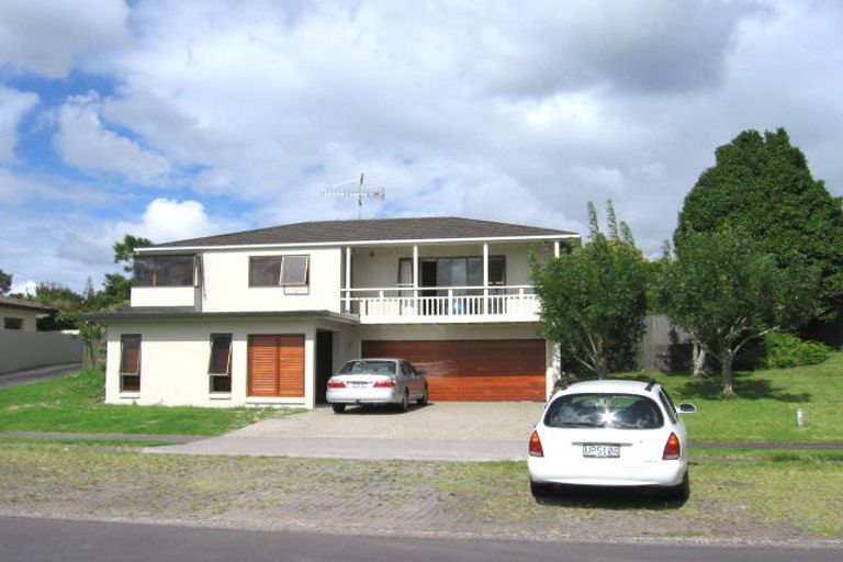 Photo of property in 11 Tarahanga Street, Northcote, Auckland, 0627