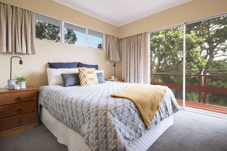 Photo of property in 18 Toporoa View, Ascot Park, Porirua, 5024